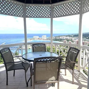 oceanbreeze-jamaica-penthouse-7-minute-walk-to-beach.hotelsochorios.net/